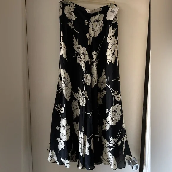 SILK Jones New York Black and Cream Floral Dress - Picture 2 of 10